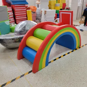 Équipement de location pour fêtes intérieures et extérieures Aire de jeux Toboggan en plastique Piscine à balles pour bébé Clôture pour jeux souples pour enfants