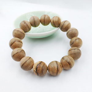 สร้อยข้อมือไม้ธรรมชาติสไตล์วินเทจไม่มีประดับหินจากมาเลเซียตะวันตก รุ่นยูนิเซ็กส์ ยี่เซียจิ รุ่น A4-04 ลูกปัดไม้กฤษณา A4-04 - Product Image 1