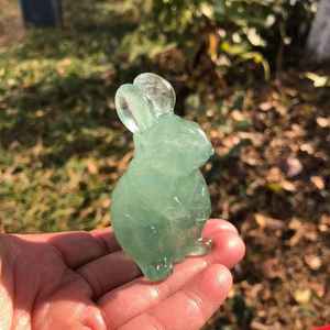 Petite figurine de lapin sculptée en fluorite naturelle multicolore de la marque Jiangsu <span class=keywords><strong>DH</strong></span> pour la décoration de meubles et les cadeaux de fête - Product Image 1