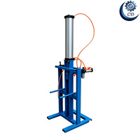 Presse à pneus verticale compacte, compacteur de pneus de tourisme efficace pour le recyclage des pneus usagés
