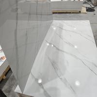 Panneau mural en PVC marbré brillant, imperméable et ignifuge pour la décoration intérieure