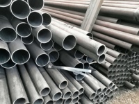 Tuyau de puits pétrolier en acier sans soudure API 5CT J55 K55 N80 L80 P110