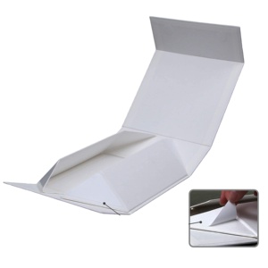White Magnetic Closure Foldable Boxes Luxury Gift Box For Small Business
