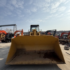 Chargeuse sur pneus Caterpillar 966G d'occasion, modèle 2020, capacité nominale de 7 tonnes, moteur d'origine, cabine, pompe, bon état, exploitation en carrière - Product Image 2