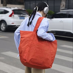 Sacs personnalisés avec logo imprimé, sacs en toile de coton réutilisables portables, sac fourre-tout pour femmes pour le shopping avec des poignées en sangle de coton - Product Image 2