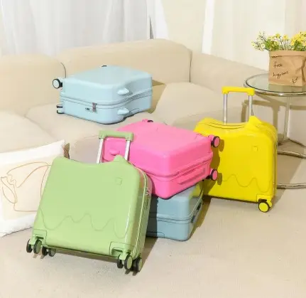 男の子の女の子の旅行スーツケースのための軽量ハンドバッグの座席が付いているアイスクリームの形の子供の荷物