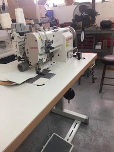 Machine à coudre industrielle à double aiguille Golden Wheel 4250 avec entraînement par aiguille et pied marcheur - Product Image 5