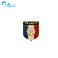 En gros, Pin's de revers en émail avec drapeaux et cartes du Kenya, de la France, du Brésil, d'Allemagne, de la Suisse, de la Turquie, de l'Angleterre, d'Haïti, et badges en émail avec logo personnalisé
