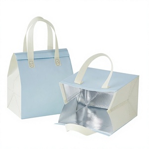 Sac isotherme imperméable de grande capacité en non-tissé avec motif lettres pour pique-nique et conservation des aliments - Product Image 1