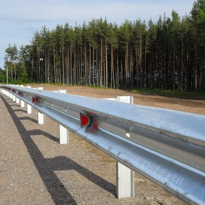 बिक्री के लिए प्रयुक्त किए राजमार्ग रेलिंग सड़क के किनारे स्टील सुरक्षा बाधाओं