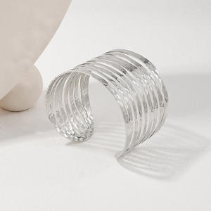Exaggerated Fashion Retro Jewelry <b>Bracelet</b> <b>Metal</b> Hollow C-shaped Ladies <b>Bracelet</b> - Product Image 4