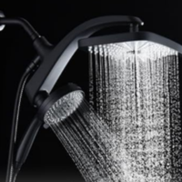 Ensemble de douche mural magnétique dissimulé de style américain moderne de haute qualité à 10 fonctions avec deux pistolets de pulvérisation dorsaux