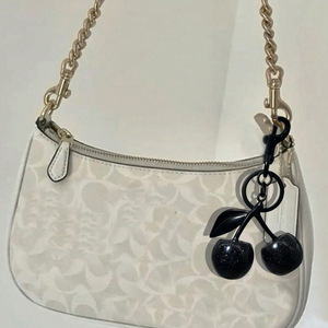 Porte-clés créatif en résine 3D en forme de cerise, accessoires de sac pour femme et fille, pendentif de voiture, petits charms, cadeau toutes saisons - Product Image 1