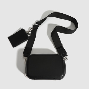 Sac à bandoulière pour <span class=keywords><strong>homme</strong></span> en cuir noir <span class=keywords><strong>rigide</strong></span> multi-poches en gros, sac à bandoulière pour <span class=keywords><strong>homme</strong></span>, sac en PU personnalisé pour l'été, sacs mini tendance - Product Image 5