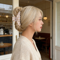 Pince à cheveux florale douce en PVC de 10 cm pour la mode printemps-été, élégante, durable, mignonne, ours, papillon, accessoire de cheveux polyvalent