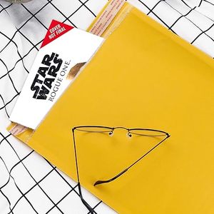 Sobres acolchados amarillos Kraft, bolsas de envío para ropa, libros y más - Product Image 1