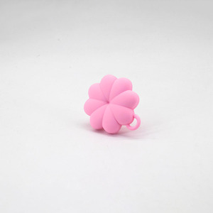 Guanto per Toelettatura Gatti ZoomGroom in Silicone - Strumento Ecologico e Morbido per Spazzolare, Bagno e Riduzione dei Nodi di Pelo - Product Image 4