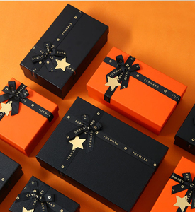 Caja de regalo de cartón de lujo al por mayor con revestimiento UV y logotipo personalizado en relieve embalaje artesanal de papel Premium - Product Image 1