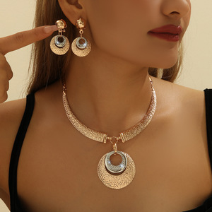 European American Hot Sale Gold Zinc Alloy Inlaid White Rhinestone Double-Ring Heart-Shaped Wedding Necklace Earrings Set Women - Product Image 1