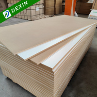 Un côté ou deux côtés Grain de bois couleur unie Grain de marbre mélamine face MDF pour meubles