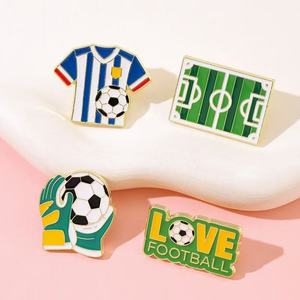 En gros, Nouveauté 2026 : Pins de football en métal moulé et badges en émail pour la Coupe du Monde de football 2026 (USA, Canada, Mexique), cadeaux souvenirs pour les fans - Product Image 5