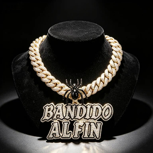 Collana 'Bandido Al Fin' Dorata con Catena in Zirconia, Ciondolo a Forma di Ragno Nero e Design Hip-Hop di Tendenza - Product Image 4