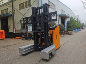 Chariot élévateur électrique à mât extensible YCMG 1,5 tonne 2 tonnes certifié CE, chariot élévateur à mât extensible pour allées étroites 1500 kg 2000 kg, chariot élévateur à mât extensible autoporté pour entrepôt - Product Image 2