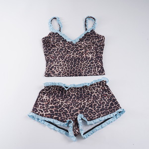 ชุดเซ็ตสองชิ้นลายเสือดาวสำหรับผู้หญิง เสื้อสายเดี่ยวคอวีเซ็กซี่และกางเกงขาสั้นเอวต่ำแต่งระบายสีฟ้า ชุดลำลองใส่สบายสำหรับฤดูร้อน - Product Image 6