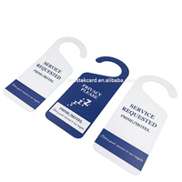 Carte porte-documents professionnelle en PVC de haute qualité avec impression numérique, trou de suspension et pelliculage.