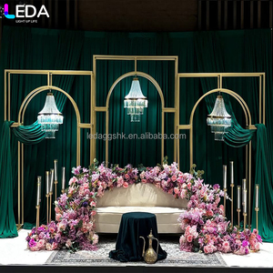 Décoration de fête de mariage LEDA, arche en acier inoxydable doré, lustre suspendu carré, ensemble de trois pièces pour événements - Product Image 1