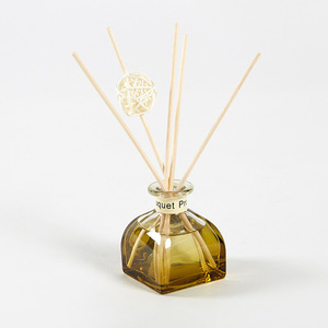 Pengharum Ruangan Reed Diffuser Kaca Mewah 50ml dengan Kemasan Kotak Logo Kustom, Parfum Cair Alami untuk Penggunaan di Rumah - Product Image 5