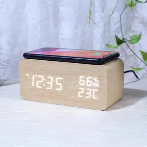 Modern Style LED Clock With Wireless Charging Fashionable Art Deco Design For Home Use Quartz Motion Plastic Body Needle Display