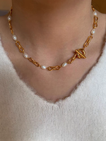 2024 nouvelle lumière luxe métal noeud épissage OT boucle naturel perle d'eau douce collier clavicule chaîne bijoux usine Offre Spéciale
