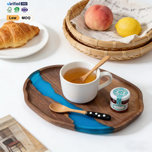 Nouveaux produits en gros très demandés : Plateau irrégulier créatif en bois massif et résine époxy, idéal pour la décoration <span class=keywords><strong>de</strong></span> la maison, <span class=keywords><strong>de</strong></span> la cuisine et des fêtes. - Product Image 3