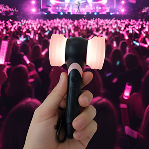 Llavero con Luz LED Edición Especial Pink Hammer, Merchandising para Conciertos de Kpop, Colgante Luminoso, Venta al Por Mayor - Product Image 1