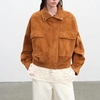Veste décontractée en daim beige pour femme, style usine, avec poignets boutonnés et poches obliques, idéale pour le brunch