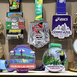 Medaglia Sportiva Personalizzata in Lega di Zinco Dorata 3D con Logo Personalizzato, Cordino Premio, Nastro per Corsa, Calcio; Trofei Souvenir Sportivi - Product Image 1
