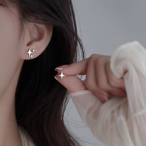 Pendientes de tuerca florales de alta gama Niche 2026, nuevos, con pasador de plata pura S925, delicada forma de flor, para mujer, oficina, cumpleaños, regalo de San Valentín - Product Image 4