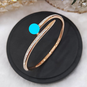 Bán Buôn Thiết Kế Kim Cương Thép Không Gỉ Nail <span class=keywords><strong>Bangle</strong></span> Vòng Đeo Tay Hợp Thời Trang Tốt Bangles Trong Mạ Vàng Cho Đảng Quà Tặng - Product Image 6