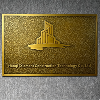 Plaque gravée personnalisée en laiton et bronze pour projets d'entreprise et scolaires – Fabricant de signalétique et médaillons métalliques modernes gravés