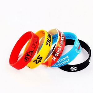 Bracelet de sport en tissu fin, design tendance et personnalisable - Product Image 6