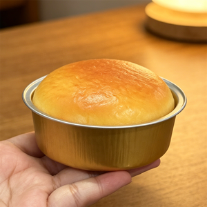 โมเดลขนมปัง PU น่ารัก รูปทรงกลม ช็อกโกแลตสีขาวเคลือบฟอยล์สีทอง  ตกแต่งโต๊ะทำงาน ถ่ายภาพอาหาร เบเกอรี่ - Product Image 1