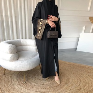 Abaya Nera Lusso ed Eleganza per Donna, Stile Kimono Turco Ricamato con Polsini Aperti, in Poliestere, Taglia Unica per Eid Dubai - Product Image 4