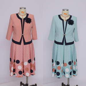 Costume de cérémonie pour femme en tissu polyester de luxe, tissé, doux, avec élasthanne, à motifs floraux, tailles régulières et grandes tailles - Product Image 1