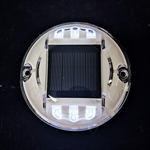 ไฟส่องถนนแบบโซลาร์ 6LED ทนทานต่อรังสียูวี ป้องกันแสงสะท้อน ไฟ LED สำหรับพื้นผิวทำจาก PC กันน้ำระดับ IP68 ใช้แบตเตอรี่แบบชาร์จไฟได้ เหมาะสำหรับใช้งานกลางแจ้ง - Product Image 4