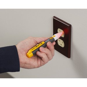 เครื่องทดสอบแรงดันไฟฟ้า Fluke VoltAlert 90-1000 VAC Cat Iii 1000 V หน้าจอ LED เฟสเดียว - Product Image 3