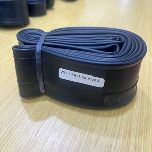 <span class=keywords><strong>Chambre</strong></span> à <span class=keywords><strong>air</strong></span> en caoutchouc pour VTT avec valve en butyl, économique, 20 24 26 27,5 <span class=keywords><strong>29</strong></span> pouces 700C en caoutchouc butyl - Product Image 1