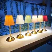 Vente en gros d'usine de lampe de table à LED design moderne, gradateur de contrôle tactile sans fil portable, abat-jour blanc pour hôtels et restaurants