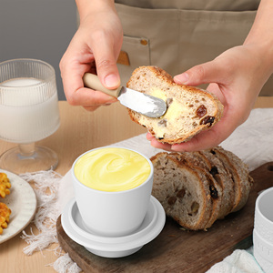 ชุดเครื่องครัวสไตล์ยุโรปขายดี กล่องใส่เนยซิลิโคนพร้อมฝาปิดมีด ภาชนะเก็บอาหารสุญญากาศ ฐานเซรามิกเป็นมิตรกับสิ่งแวดล้อม - Product Image 2