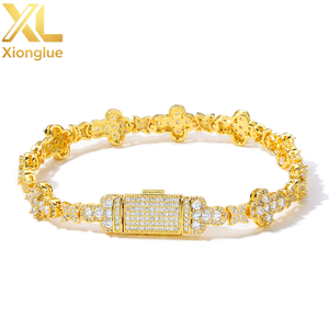Élégant Bracelet Hip-Hop Unisexe en Zircon Étoile Croisée de 10 mm, Bijou de Luxe Polyvalent Style Cubain - Product Image 1